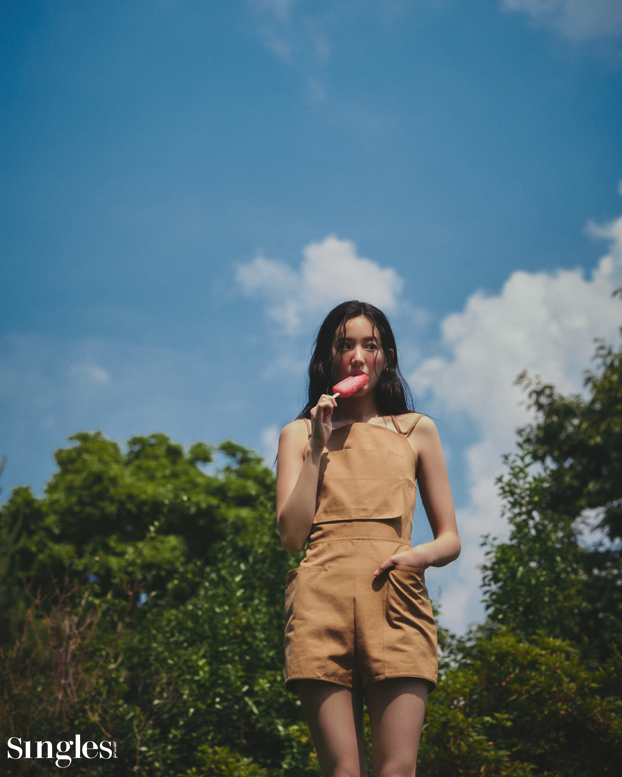 막스마라의 코튼 점프슈트를 입은 장규리의 싱글즈 7월 호 화보, 장규리 여름 화보, 장규리, 싱글즈, 장규리화보, 장규리 탑, 장규리 크롭탑, 장규리 니트, 플레이어2 장규리, 장규리 플레이어2, 장규리 점프슈트, 장규리 막스마라, 장규리 싱글즈 화보